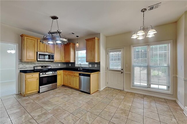 Building Photo - 500 Cottonwood Close