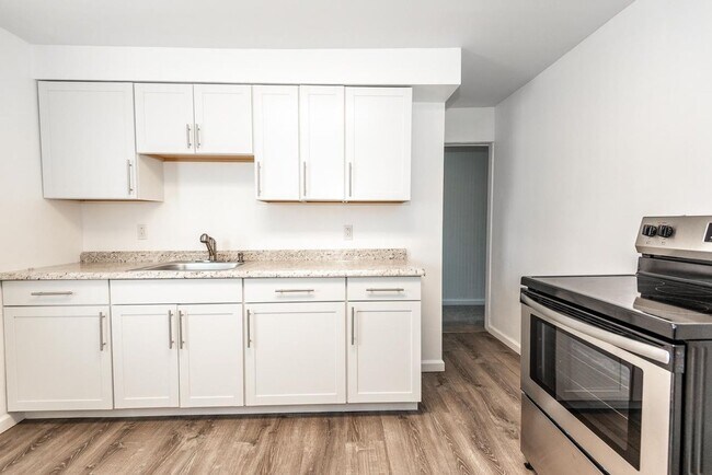 Building Photo - 453 Edith St