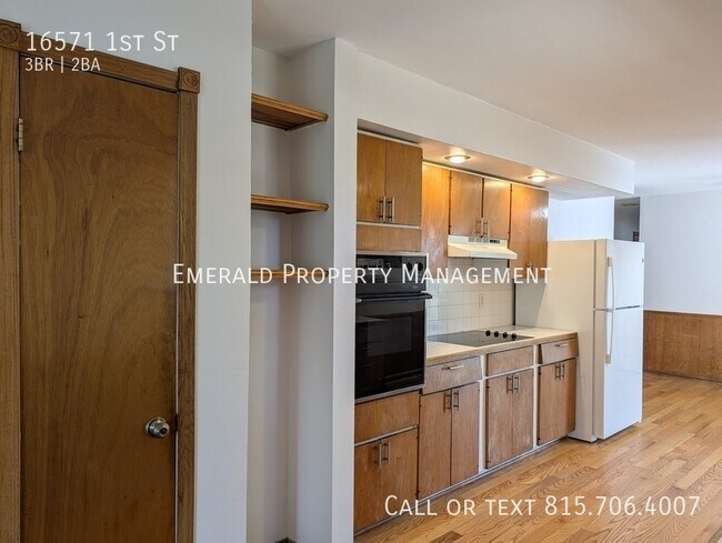 Building Photo - 16571 1st St