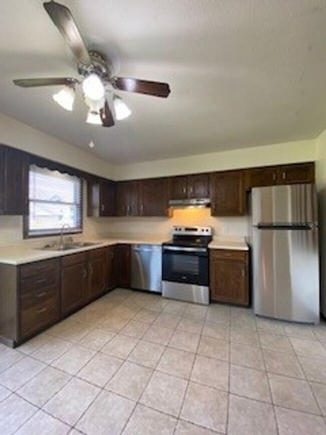 Building Photo - 1312 Co Rd 6