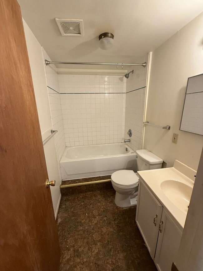 Building Photo - 3 bedroom, 2 bath new Centennial Lake