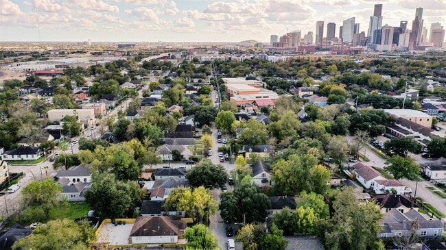 Building Photo - 2214 McKee St