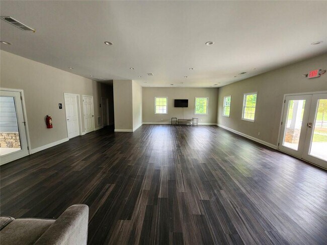 Building Photo - 235 Vly Oak Dr