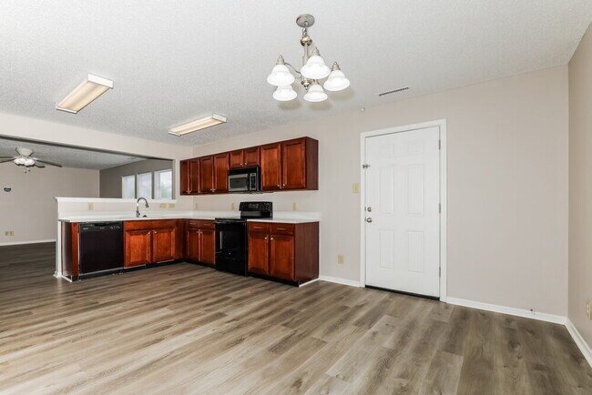 Building Photo - 2250 Cedarmill Dr