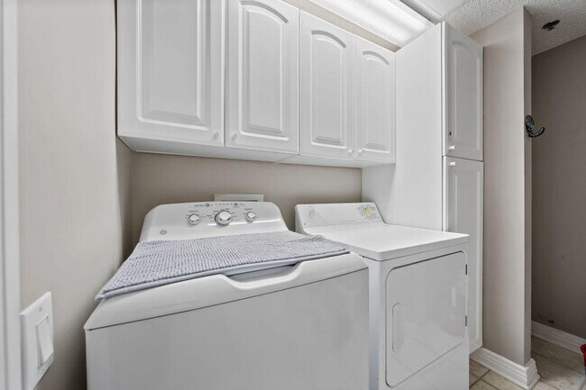 Building Photo - 13601 Perdido Key Dr