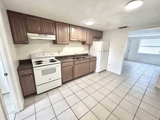 Building Photo - 5723-5725 9th Street Circle East
