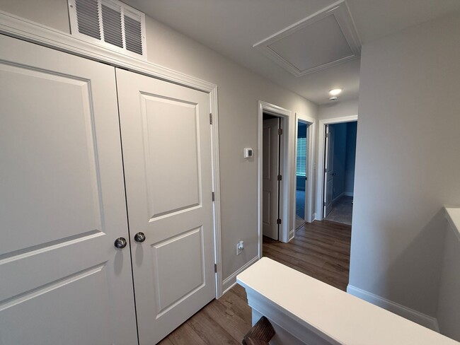 Building Photo - Brand New Townhome in Hickory Ridge School...