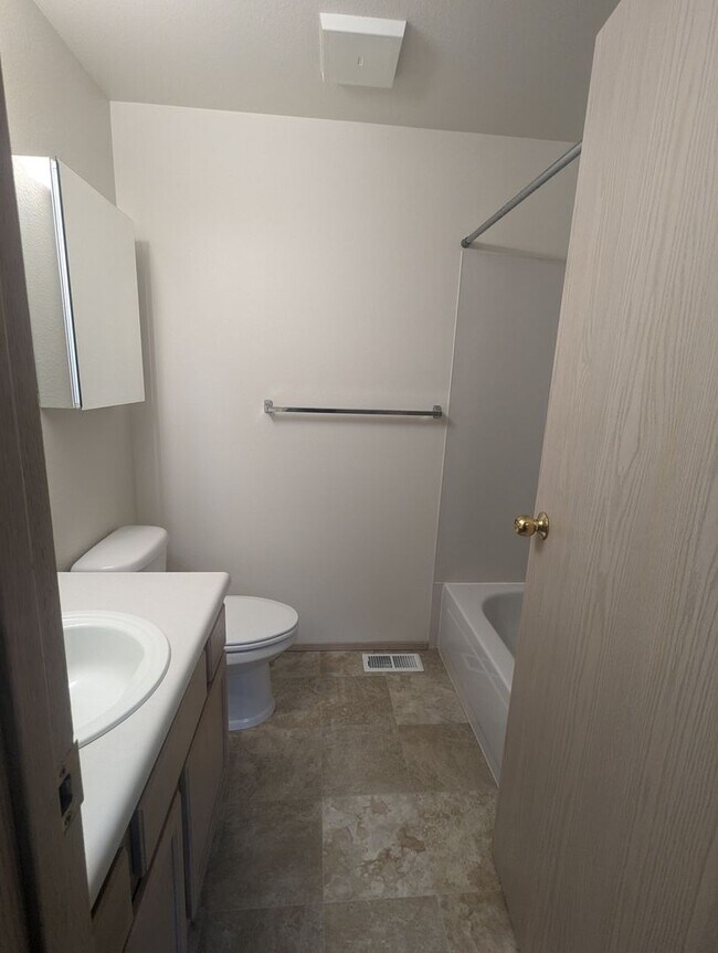Building Photo - 3-Bedroom Silverdale Ridgetop near Island Lake.