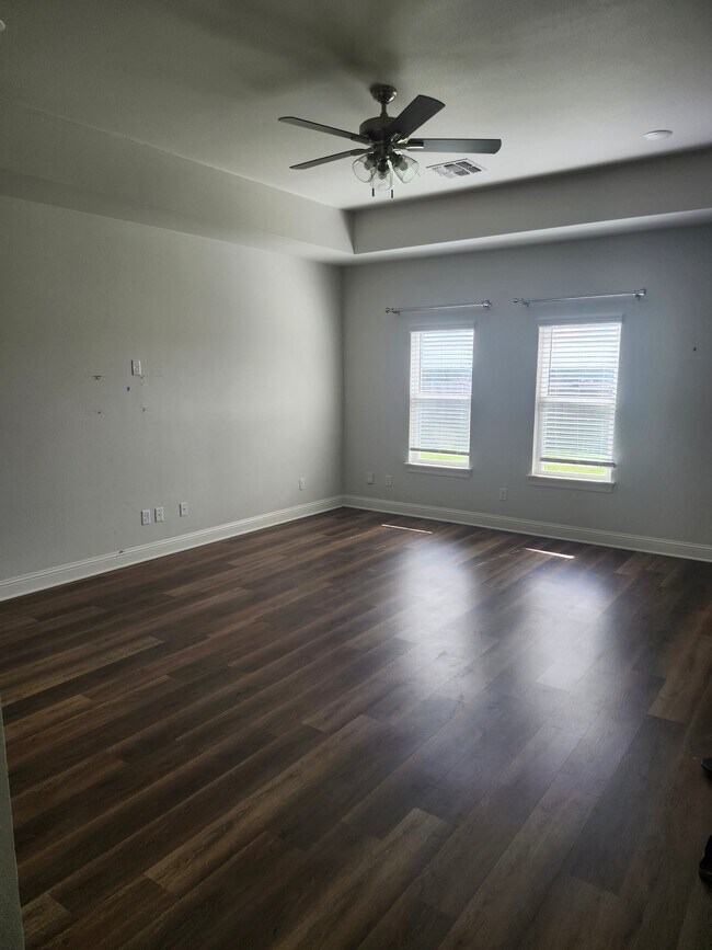 Building Photo - 4815 Bogey Ln