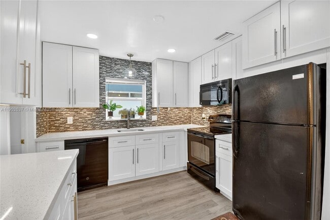 Building Photo - 554 NW 46th St