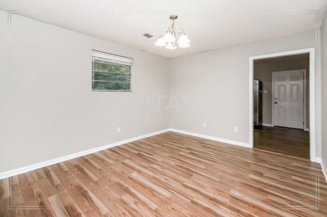 Building Photo - Newly Remodeled 4 Bed 1 Bath House in Mobile!!