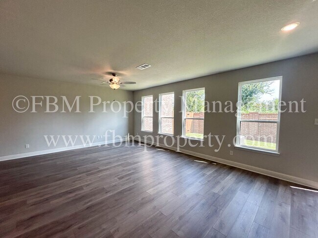 Building Photo - 2133 Layla Dr