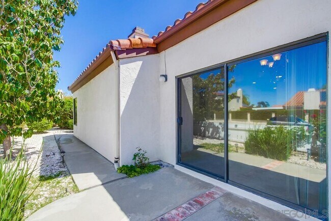 Building Photo - 11742 Avenida Sivrita