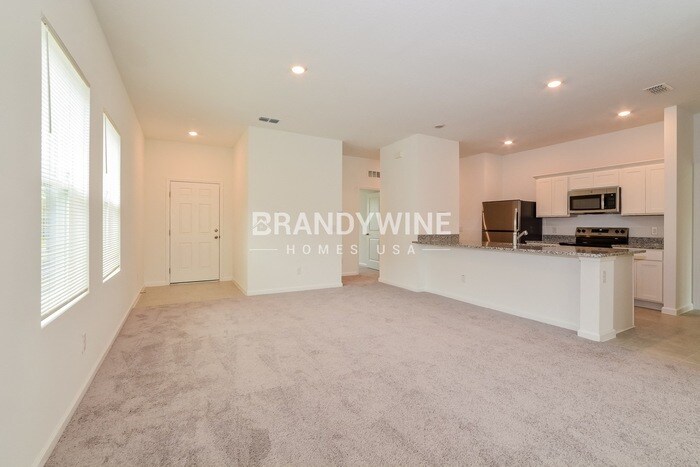 Building Photo - 1574 Effra Wy