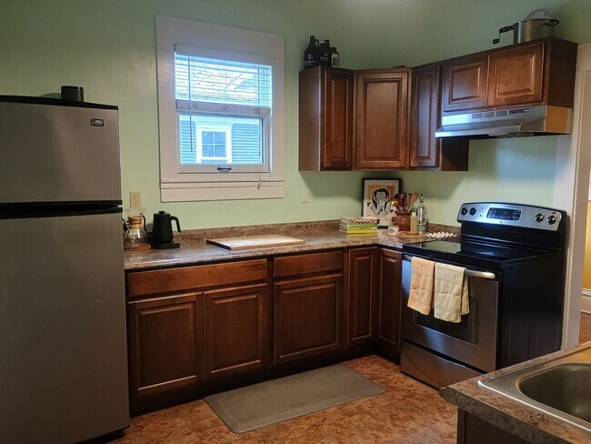 Building Photo - Spacious Craftsman in the Heart of North Spokane