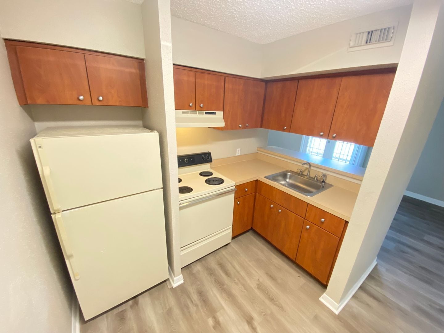 Building Photo - Coming Soon! 2nd-floor studio condo at Ser...