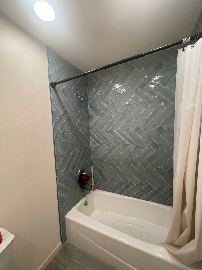 Building Photo - 1044 E Michelle St