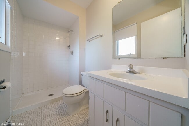 Building Photo - 16W700 Fern St