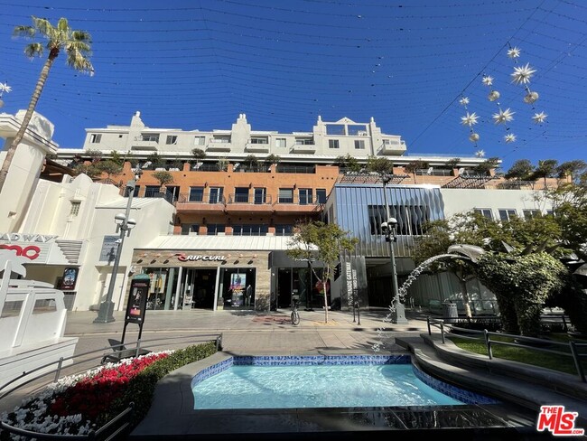 Primary Photo - 1453 3rd Street Promenade