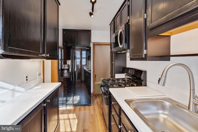 Building Photo - 1403 K St SE