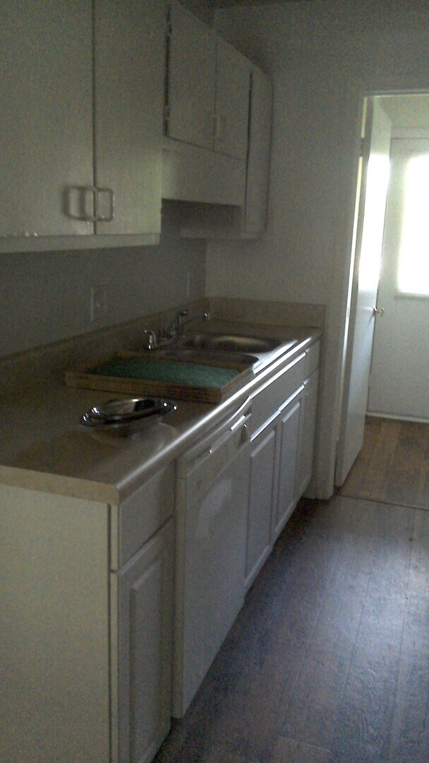 Building Photo - 1 Bedroom 1st Floor Condo