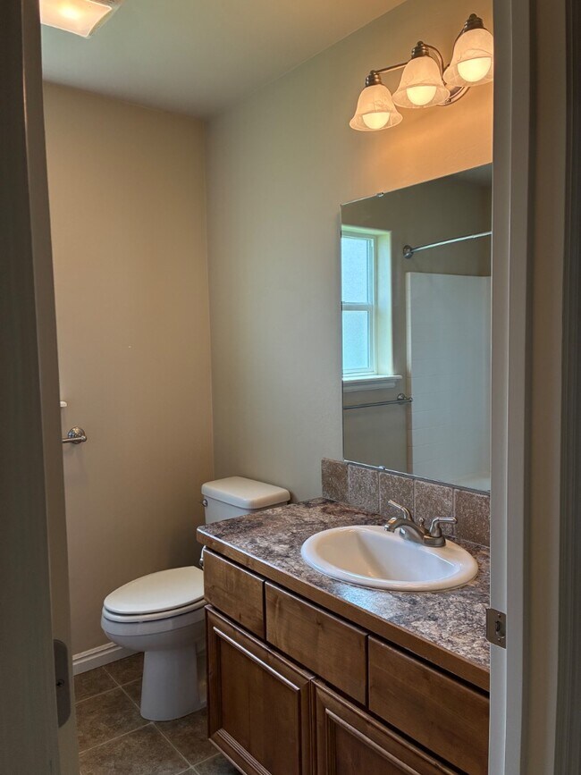 Building Photo - 234 Greenbrier Dr