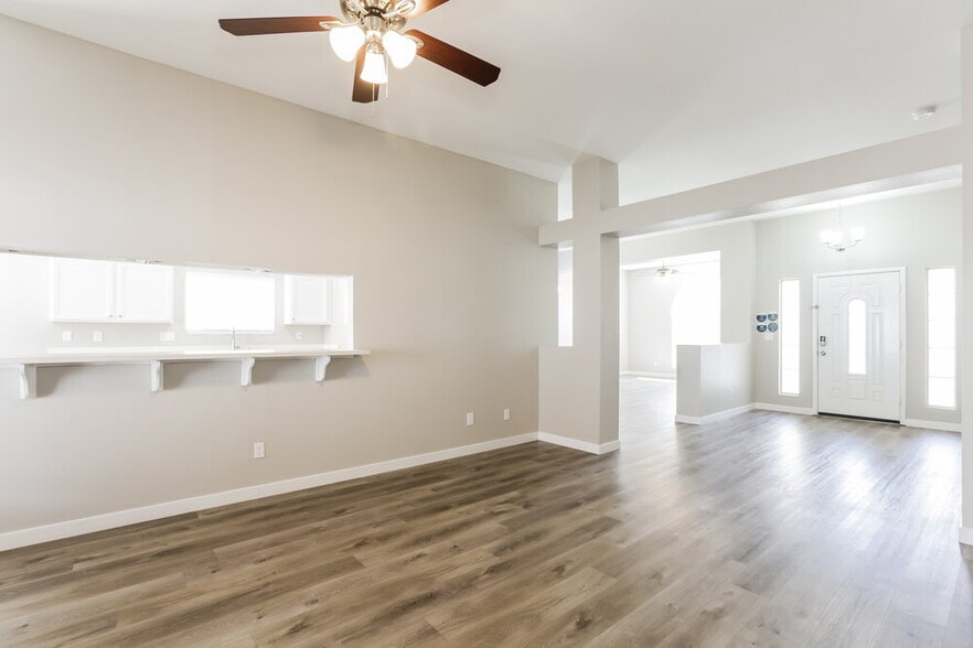 Building Photo - 5813 Grand Heritage St