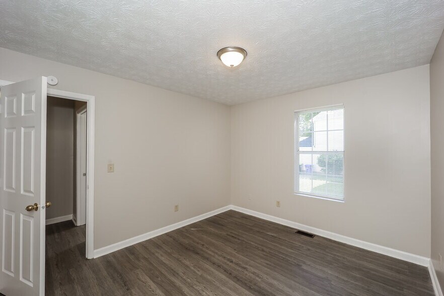 Building Photo - 6155 Forrest Ave