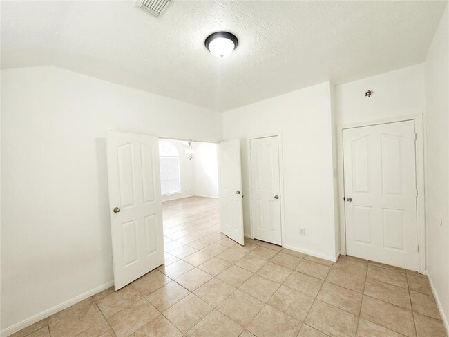 Building Photo - 2810 Autumn Springs Ln