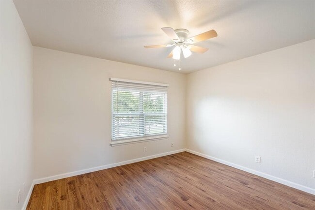 Building Photo - 5802 Belmoor Dr