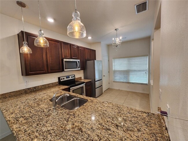 Building Photo - 1112 Hillhurst Dr