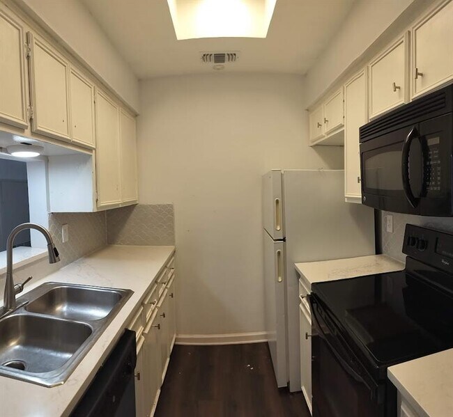 Building Photo - 2706 Salado St