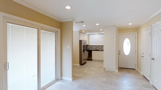 Building Photo - Cozy home by Fort Hood Airfield FULLY REMO...