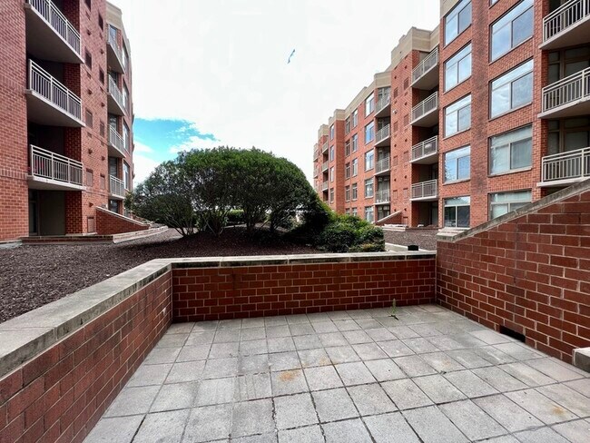 Building Photo - 3600 S Glebe Rd