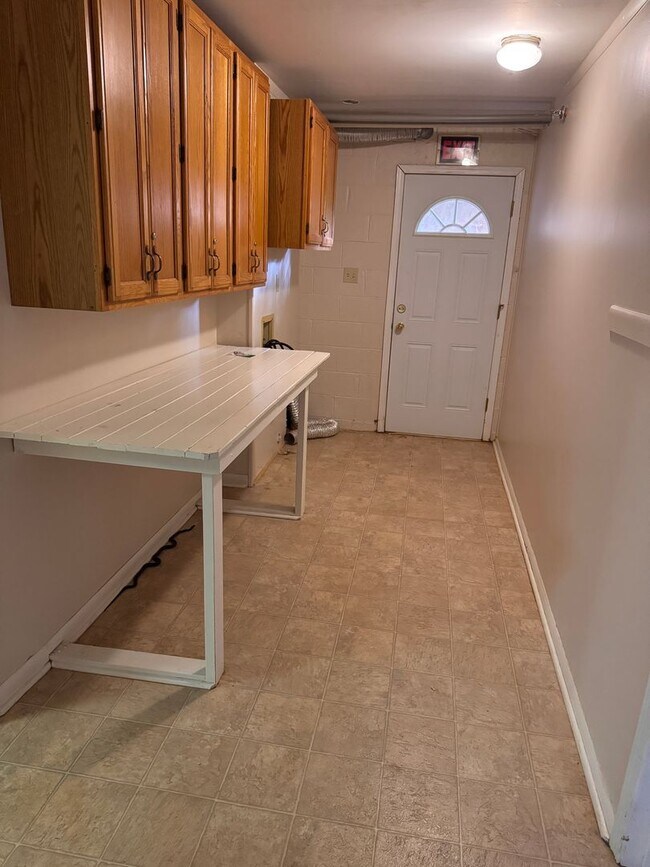 Building Photo - 5 Bedroom || 3 Bathroom Home with All Util...
