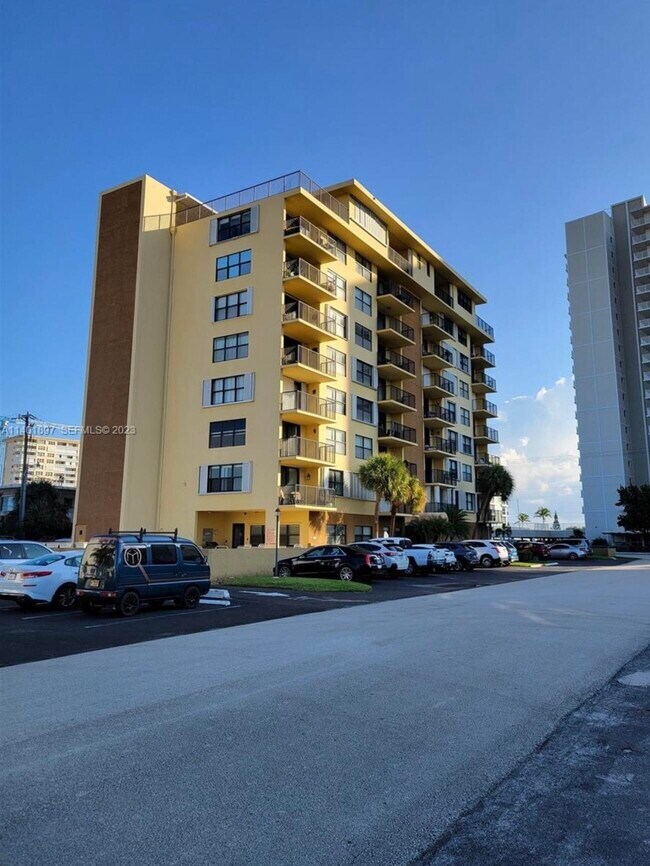 Building Photo - 801 N Ocean Blvd