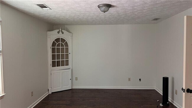Building Photo - 8434 Majors Rd