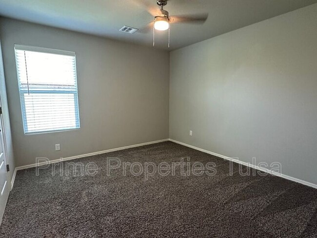 Building Photo - 13441 S 72nd Ct E