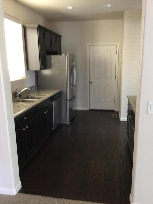 Building Photo - 3395 SE Meadowview Way