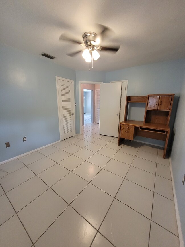 Building Photo - 1829 Towhee Ln