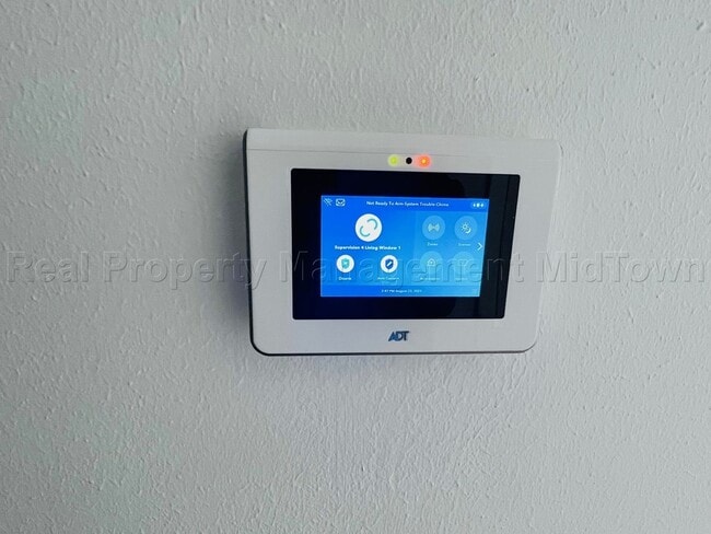 Building Photo - 2925 Fairway Dr