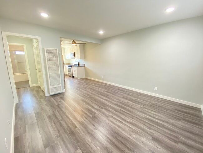 Building Photo - Palms Apartments