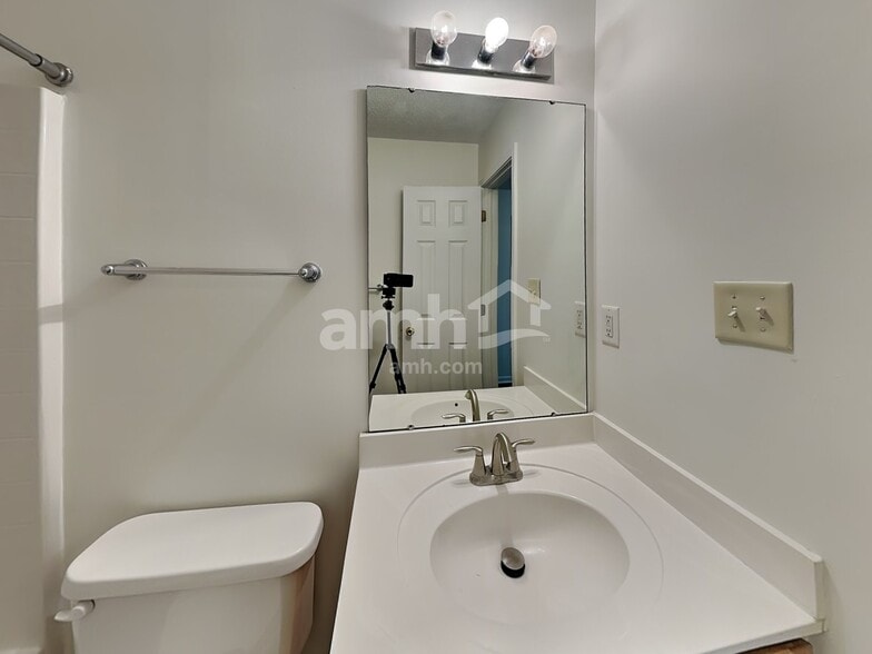 Building Photo - 6106 Trevor Simpson Dr