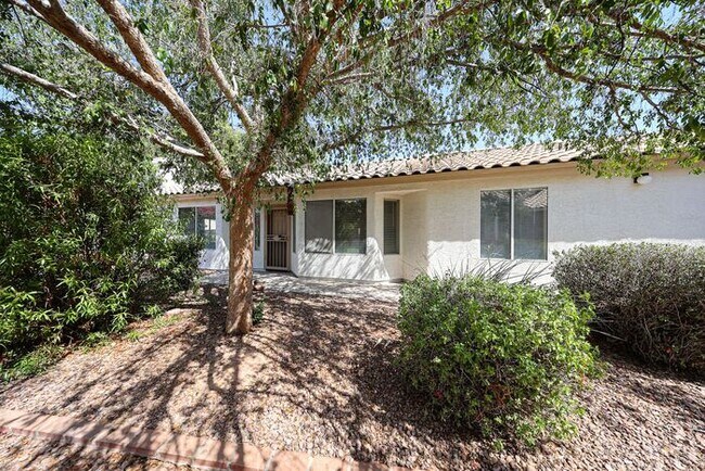 Building Photo - 3 Bed, 2 bath single level home in great Chandler location.
