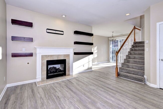 Building Photo - Updated Kiln Creek Home