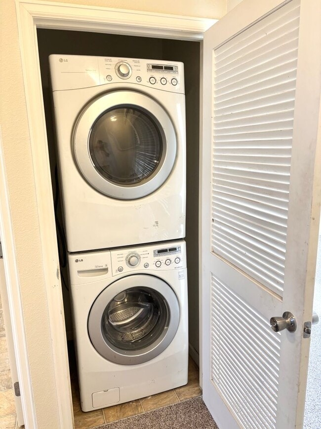 Building Photo - Newly updated 3bd 2.5 bath townhome for rent Aurora CO 80012