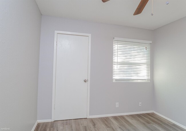 Building Photo - 2 br, 1 bath 4plex - 4431 Whispering Valle...