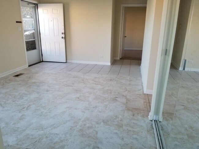 Building Photo - 1751 Queensbury Cir