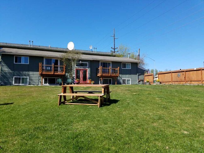 Building Photo - 342 E Dowling Rd