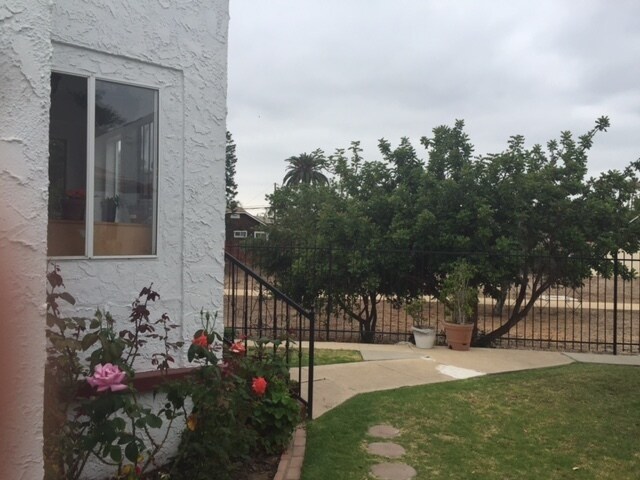 Building Photo - Vintage 1 Bedroom, 1 Bath Bungalow